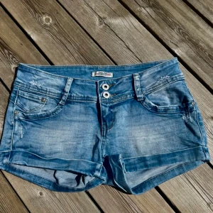 Jeans shorts - Säljer nu dessa superfina jeans shorts då den inte kommer till användning.  (lånade bilder) 💗💗