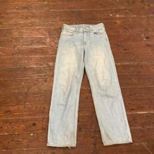 Fina lowwaist jeans från hm i storlek 32