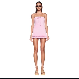 I am gia klänning  - Säljer en super fin klänning från I am gia Den är oanvänd bara provat den då den är för liten för mig 💕 skriv privat för fler bilder 