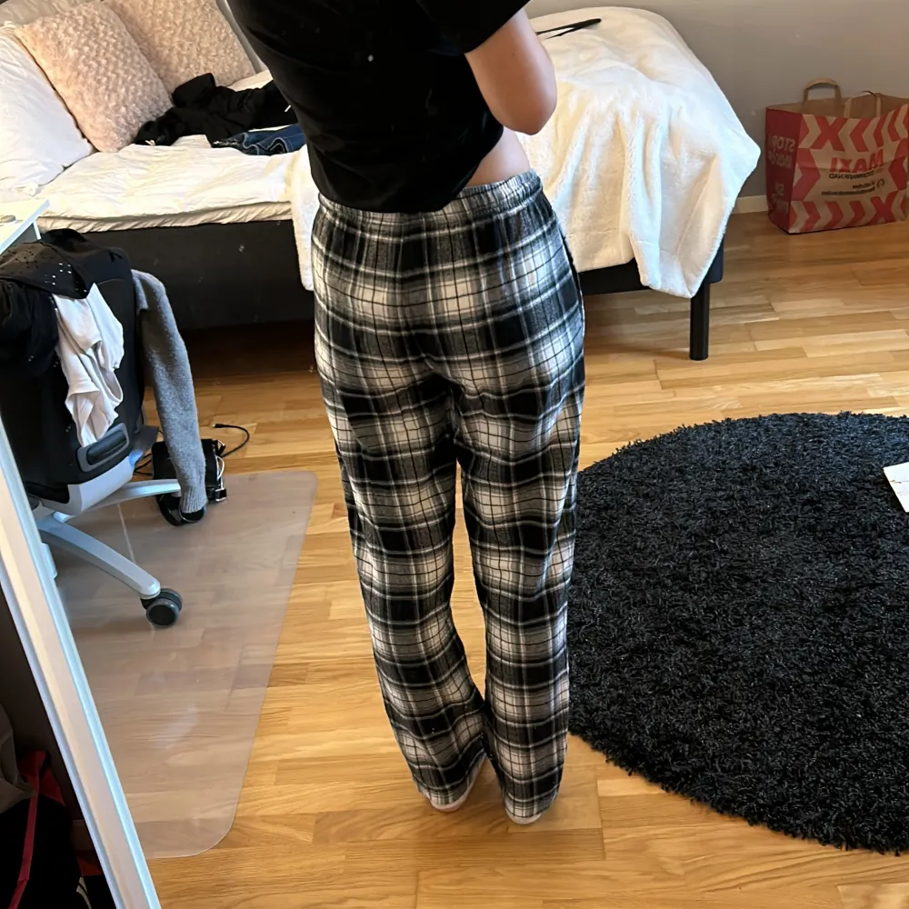 Knappt använda pyjamasbyxor, jättesköna!🥰🥰. Jeans & Byxor.