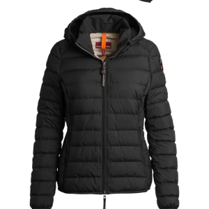 parajumper jacka  - säljer denna då den inte används den är nästan helt ny och nypris är 4000kr