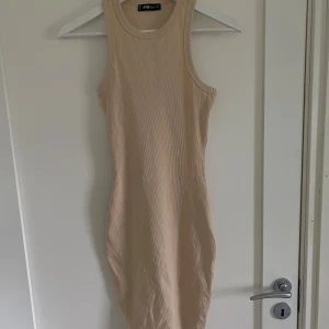 Klänning newyorker - Figurformad klänning 