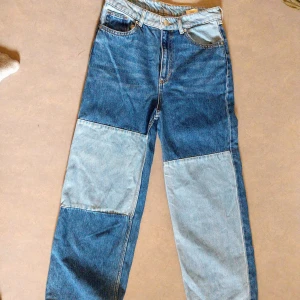 Tvåfärgade jeans  - Oanvända och i bra skick 