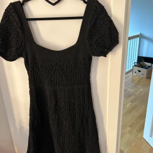 Zara klänning  - En super fin klänning som jag har använt fåtal gånger 100 kr inräknad i frakt 