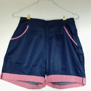 Blå och röd vit ruttiga shorts  - Bra skick. Stretchigt material 