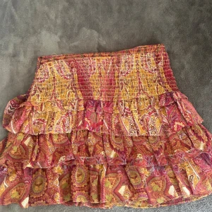 zara kjol  - superfint skick , precis som ny. säljs inte längre storlek s/xs 