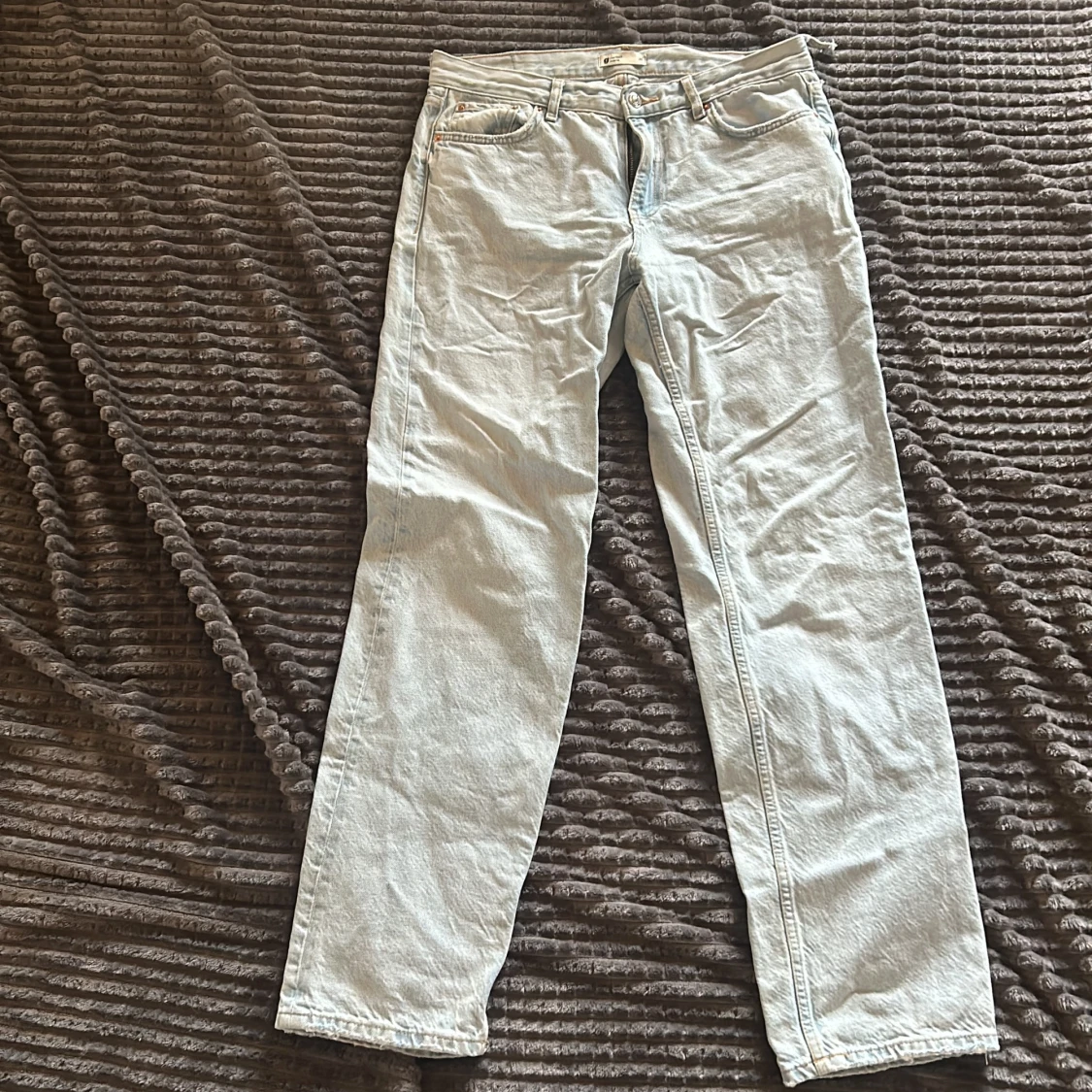 Blåa lowaist jeans