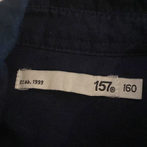  Skjorta från lager 157  - Hej. Säljer min snygga skjorta för att den är för liten.  Sen använder jag Alldrig den.   Skriv vid DM och frågor 