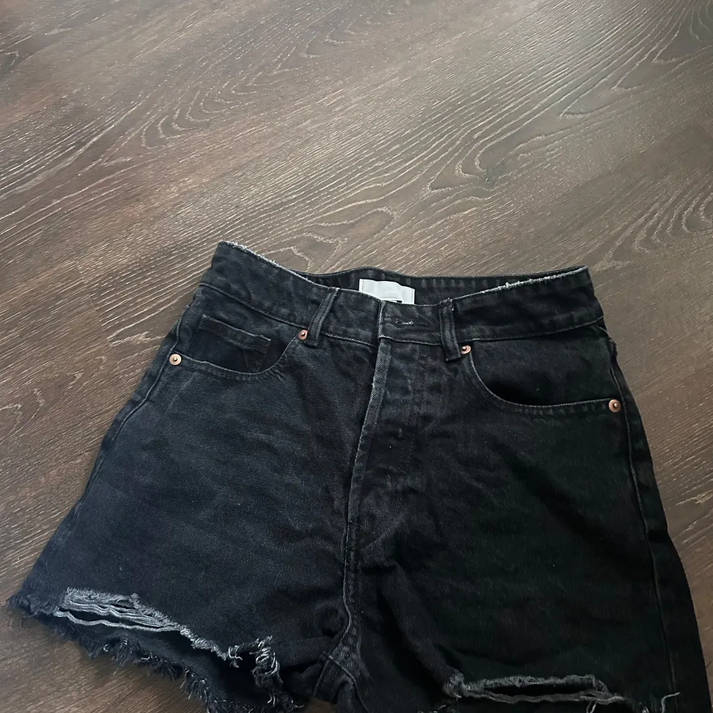 Bra material, rensar garderoben, köp. Shorts.