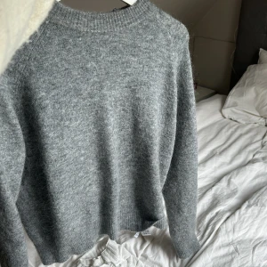 Stickad tröja  - Stickad tröja från zara, bra skick