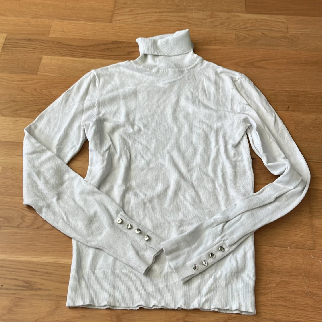 Vit långärmad turtleneck tröja