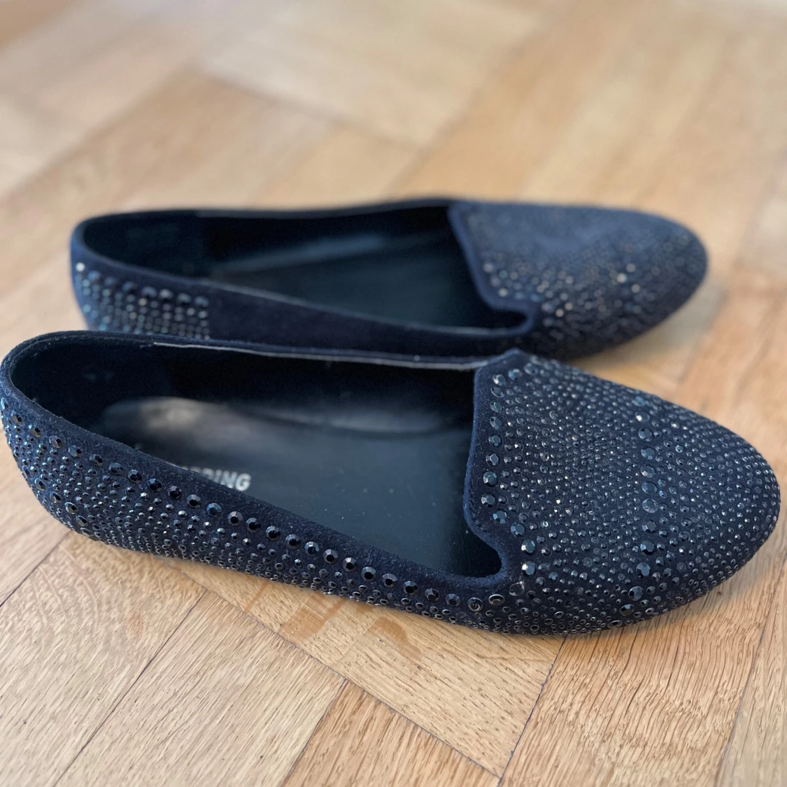 Svartglittriga ballerinaskor