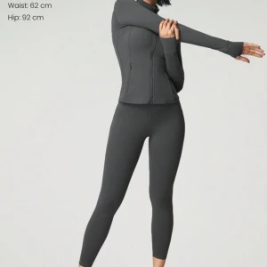 Glowmode set - Båda delarna är i storlek m. Kontakta om ni vill köpa separat del💕helt ny och aldrig använda, endast tvättat tröjan