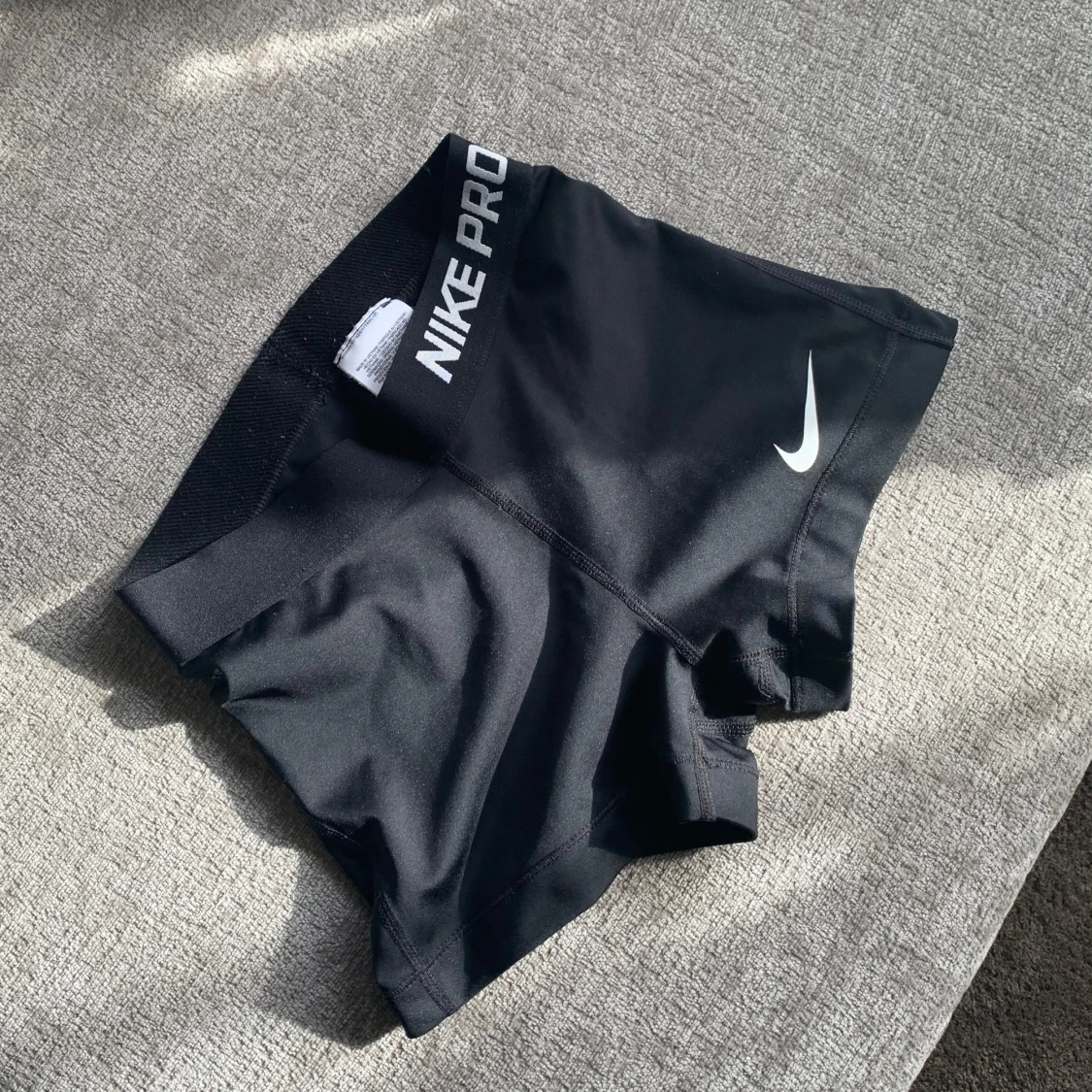 Svarta träningstights shorts från Nike  - 1