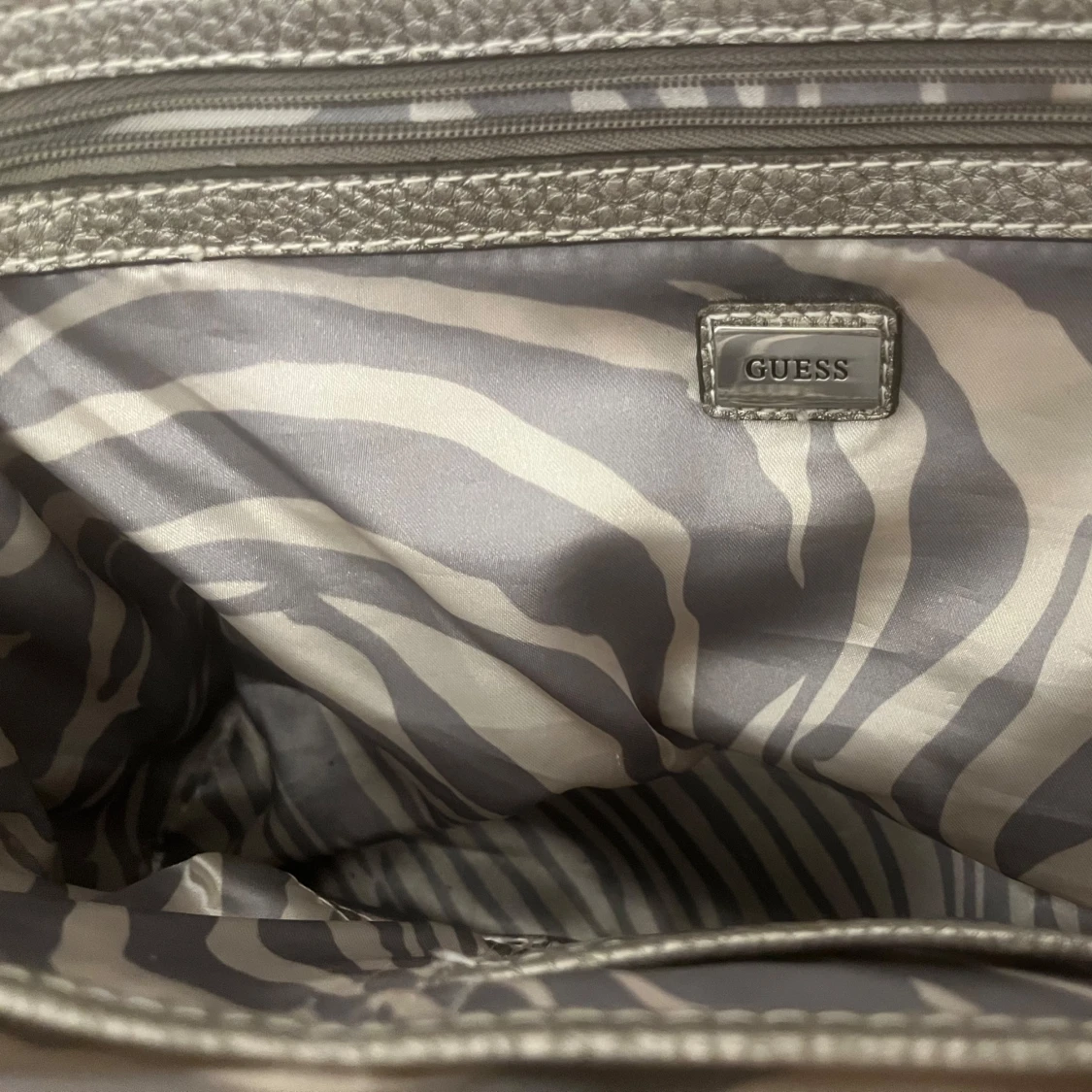 Guess, Beige och grå axelväska - 4