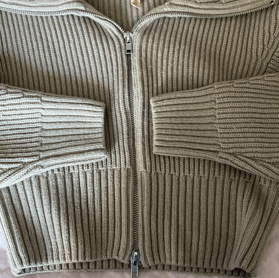 Ljusbeige ribbad kofta - 3