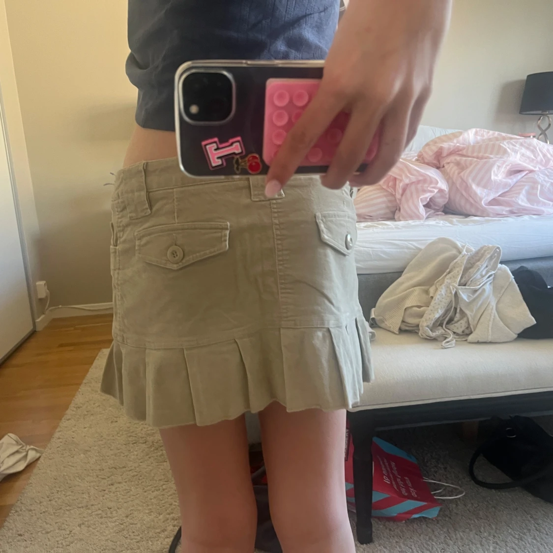 Beige minikjol med volangkant - 2