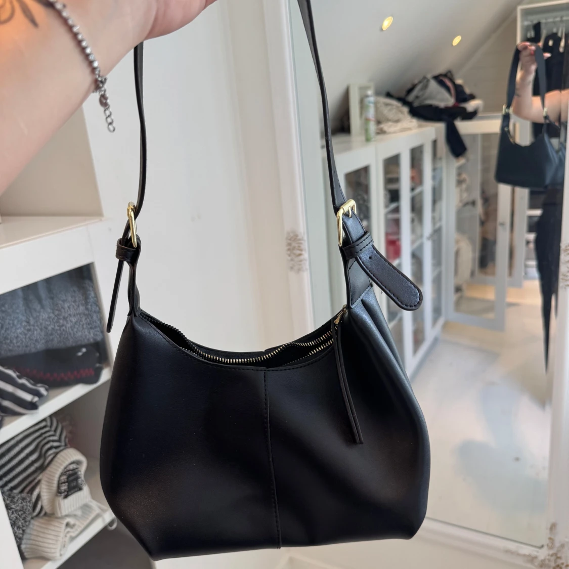 snygg svart handväska - 2