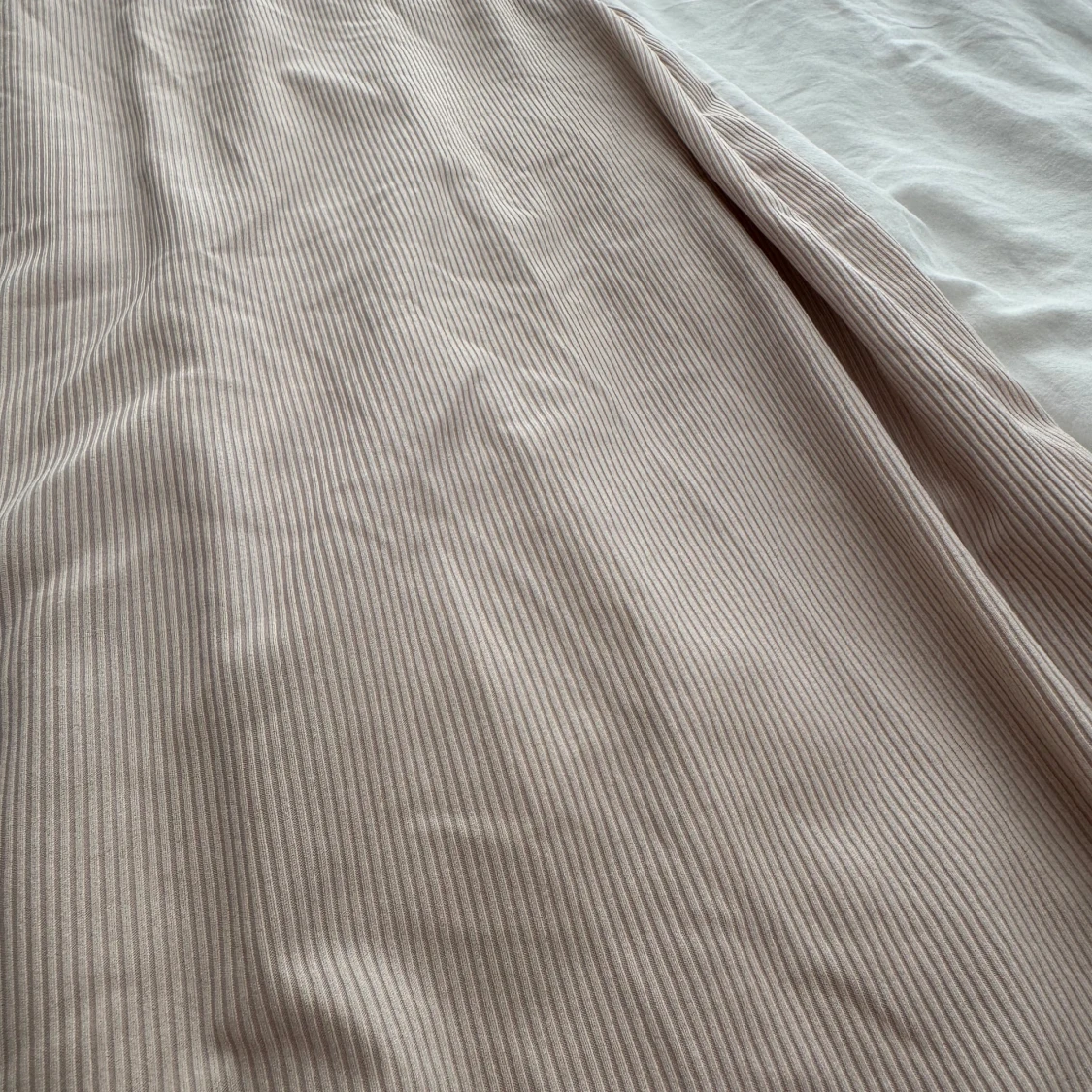 Beige ribbad långklänning cut out - 1