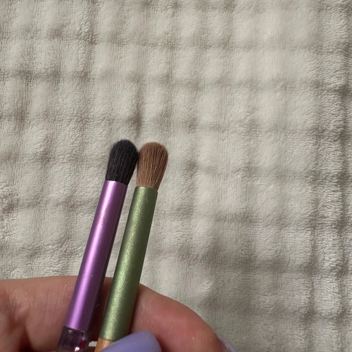 Två stycken eyeshadow sminkborstar - 1