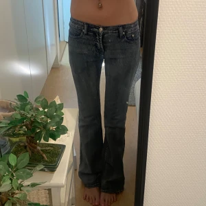  bootcut jeans  - bootcut passform och låg midja