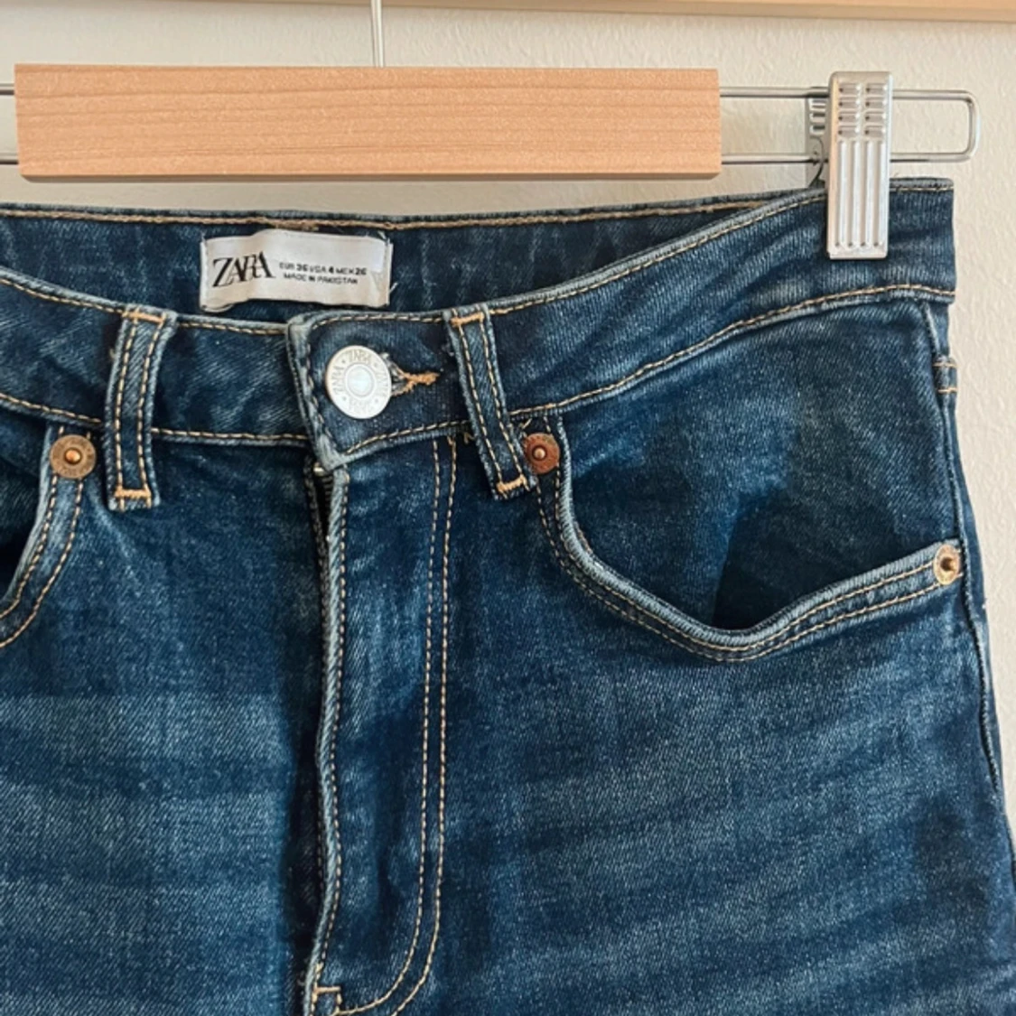 Blå bootcut jeans från Zara - 1