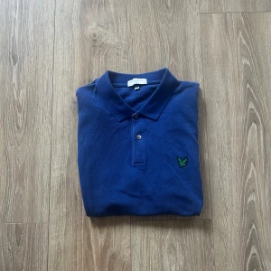 Lyle & scott piké  - En snygg piké i bra skick utan några som helst anmärkningar. Hör av er vid ytterligare frågor annars fritt fram att köpa!                              (Postar inom 24h)
