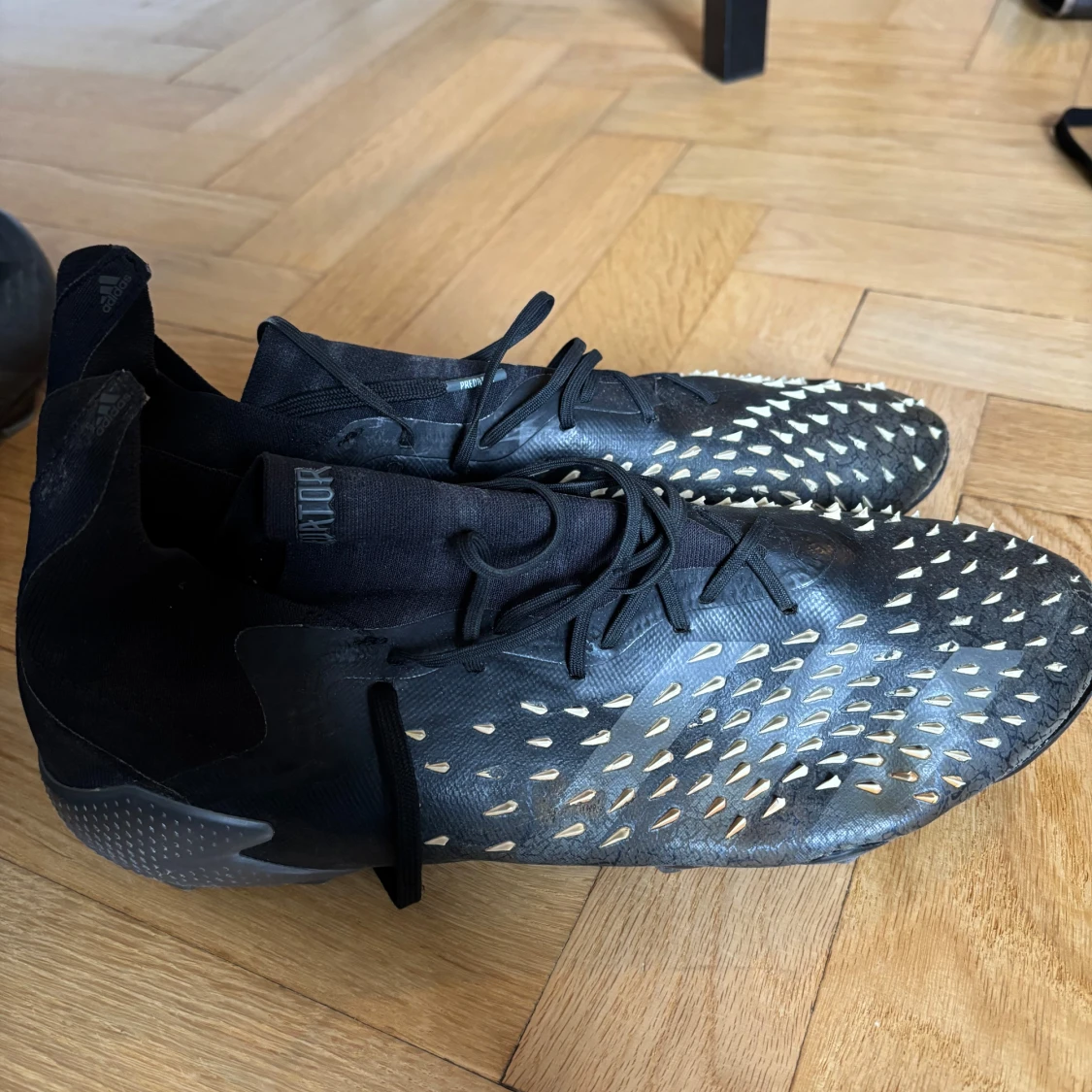 Adidas Predator svarta fotbollsskor