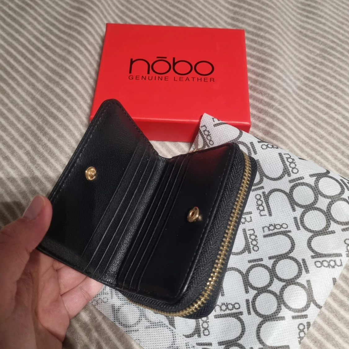 Svart skinnplånbok från Nobo - 1