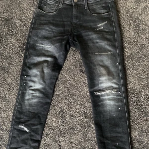 Replay jeans  - Replay jeans i storlek W28 L30 – riktigt sällsynt modell – tvär feta – skick 10/10, inga defekter. Skriv vid frågor! 