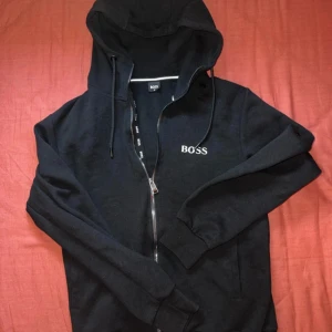 Hugo Boss tracksuit - Skick 10/10. Storlek M