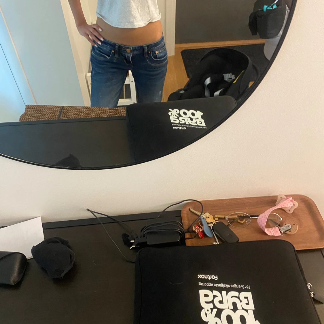 Mörkblå bootcut jeans från Levis - 1