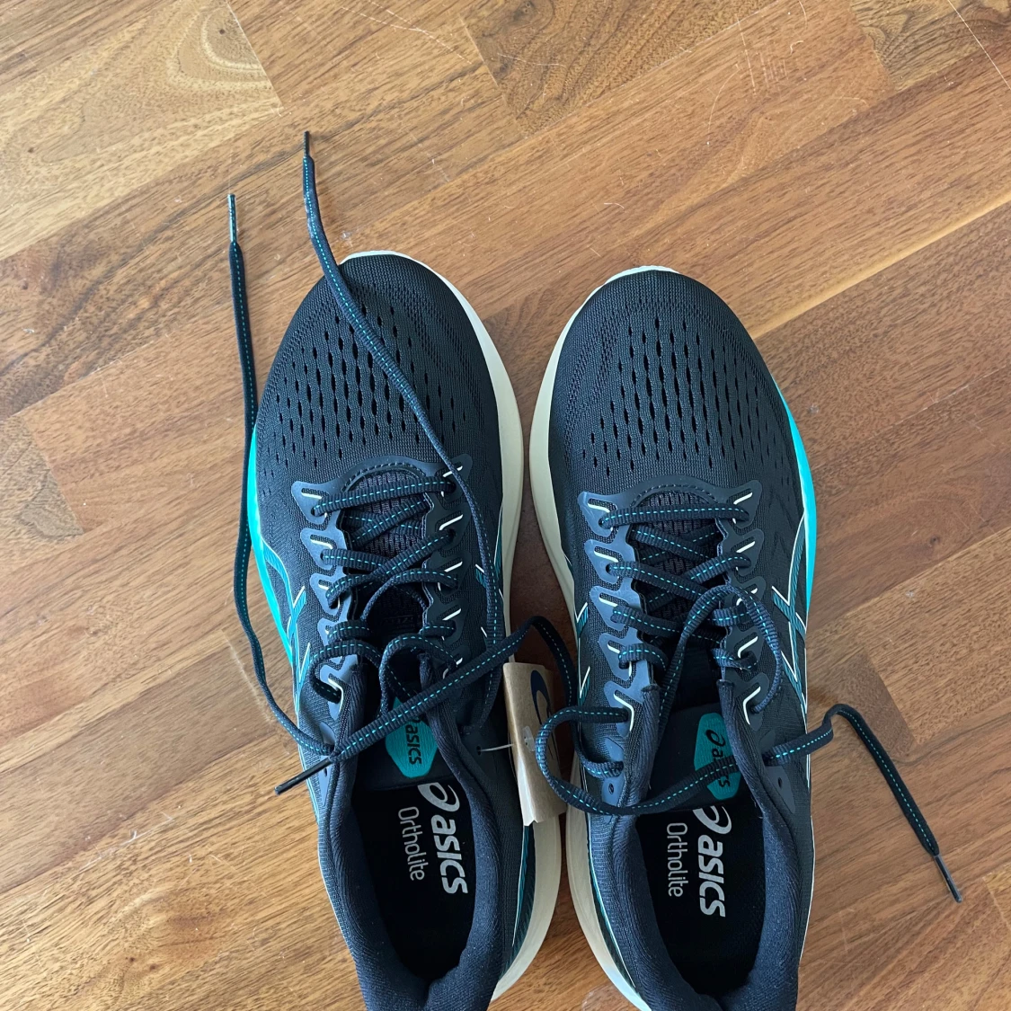 Löparskor (ASICS) - nya och oanvända. Nypris 1800 kr. - 1