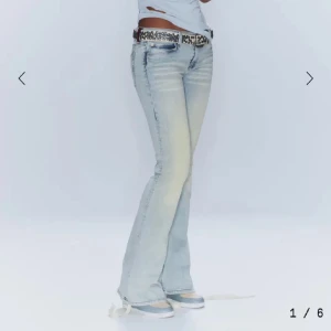 Cheep Monday jeans  - Väldigt snygga och använda Max 5 ggr! Inga defekter alls
