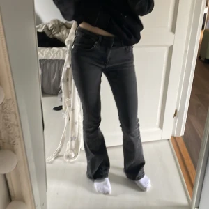 Svarta bootcut jeans XS short från lager 157 - Svarta Bootcut jeans i storleken XS short från lager 157, använda men i bra skick 