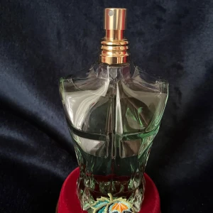 Jean Paul Gaultier Le Beau Paradise Garden - Jean Paul Gaultier Le Beau Paradise Garden EdT 125 ml helt ny endast testad. Köpt för cirka 1300kr säljer för 1000kr