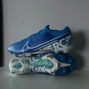 NIKE MERCURIAL VAPOR ELITE FG NEW LIGHTS 42 - NIKE MERCURIAL VAPOR ELITE FG NEW LIGHTS | Storlek 42 | Underlag FG (naturgräs) | De är använda i några veckor på konstgräs | Skriv vid fler frågor eller bilder 