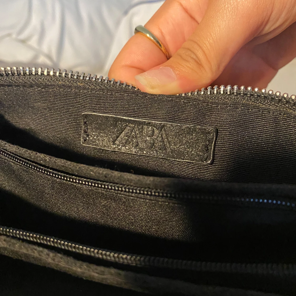 Svart axelväska med kedja från Zara - 3