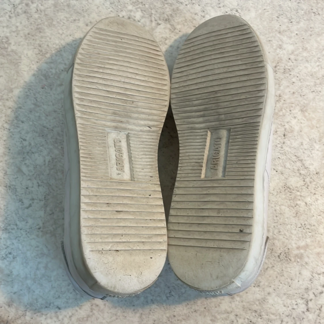 Vita sneakers från Axel Arigato - 2