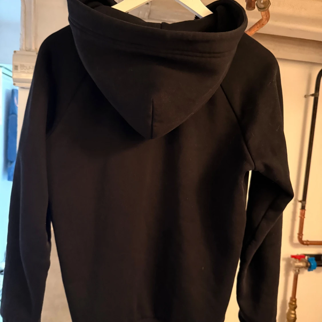 Svart hoodie från Peak Performance - 1