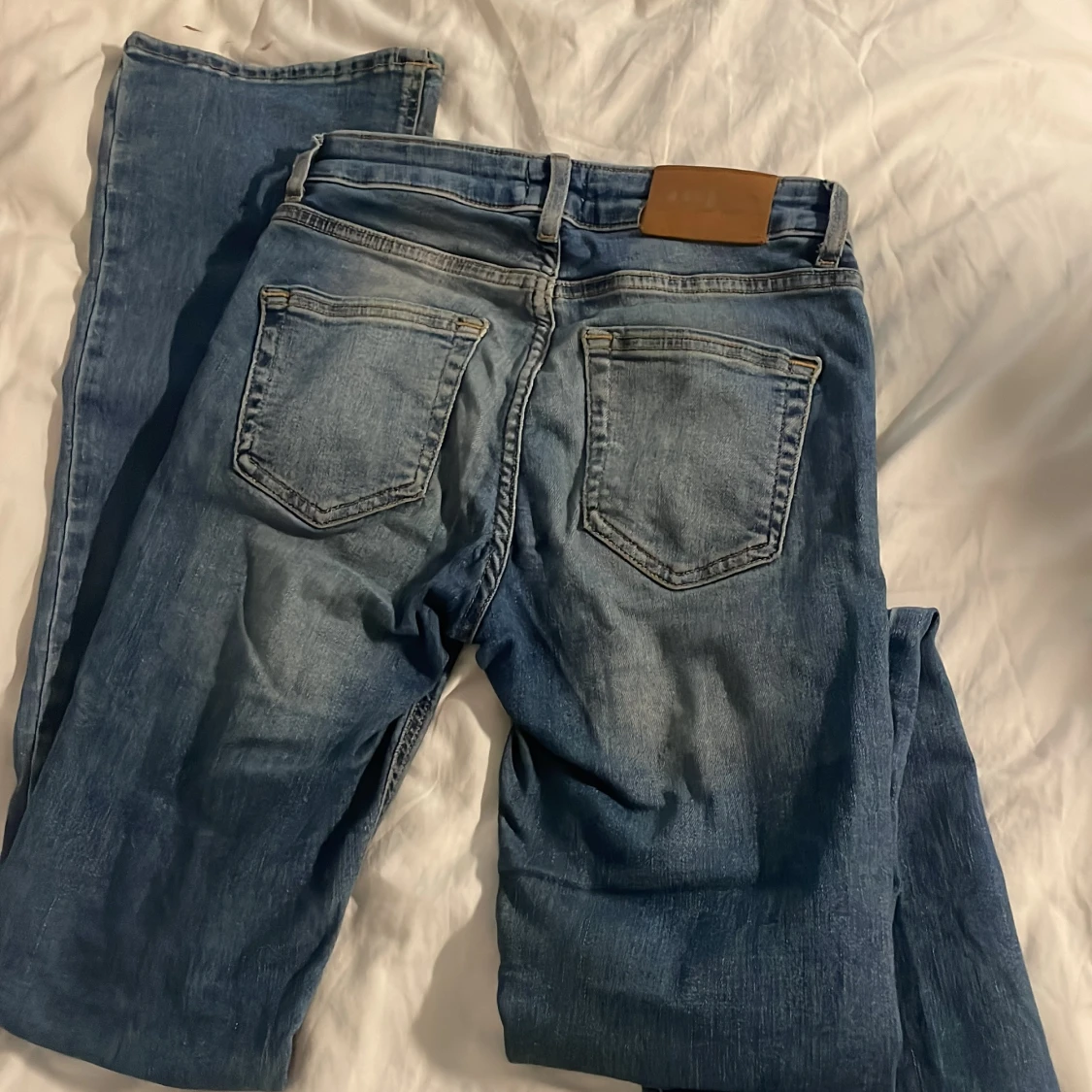 Blå flared jeans från ONLY, stl 34, S - 1