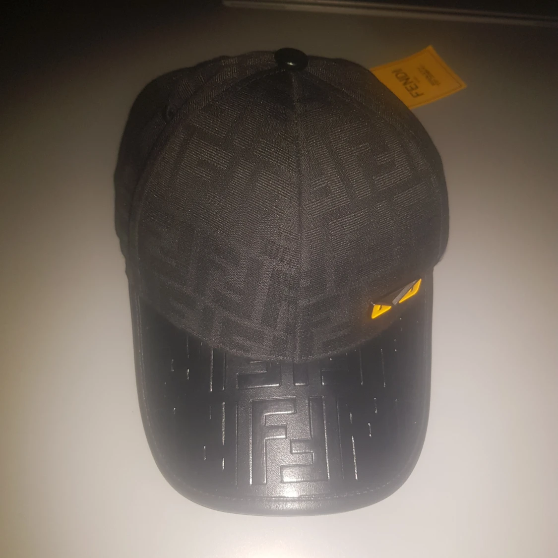 Svart Fendi keps med FF-mönster