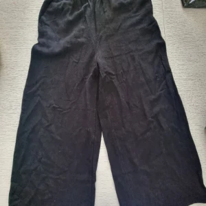 Linne byxor strl XS  - Svarta linne byxor i bra skicka,använda några gånger,strl XS 