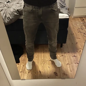 Replay anbass  - Snygga replay jeans i bra skick.  inga defekter. Storlek 32/32