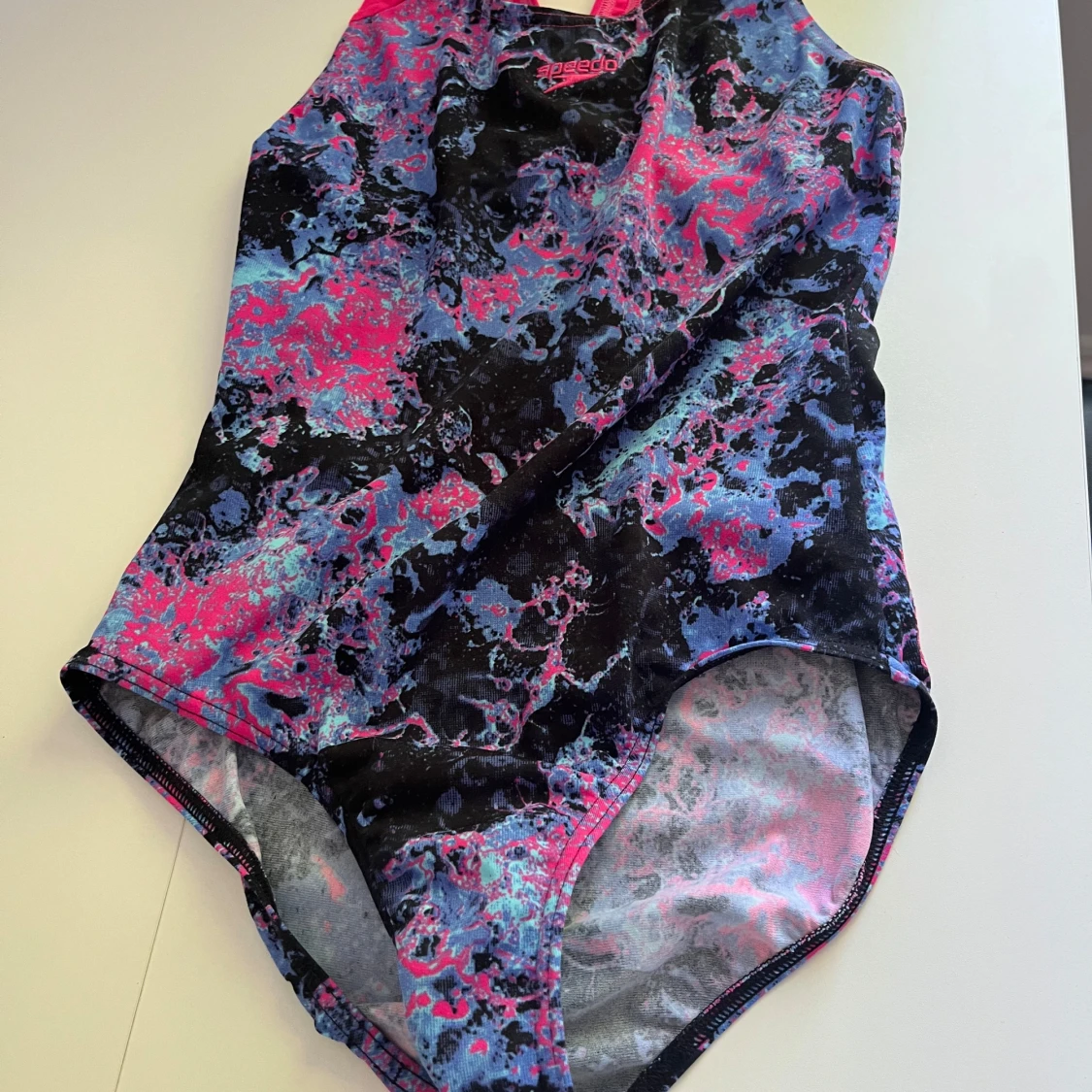 Speedo baddräkt i neonfärger