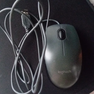 Gaming mus - Det är en mus till en dator eller andra prylar den är med sladd 