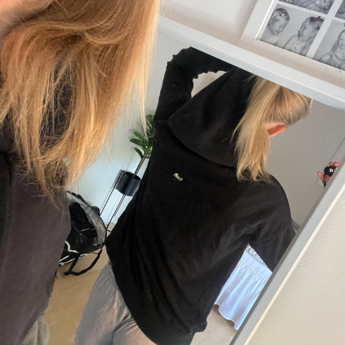 Svart hoodie från Odd Molly - 1