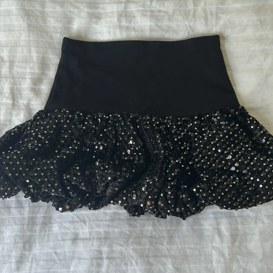 Svart paljettkjol från Zara