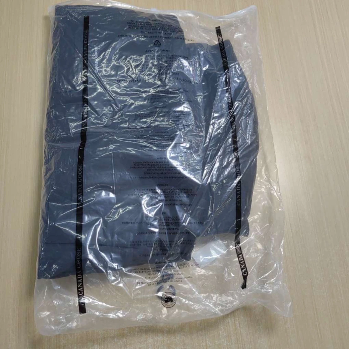 Svart dunväst från Canada Goose - 2