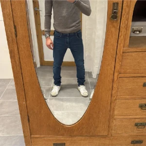 Replay jeans  - Säljer nu dessa Replay jeansen i modellen Mickym (slim fit) jeansen är i mycket bra skick. Storlek W28 L32. Priset inte hugget i Sten skriv vid frågor eller funderingar 